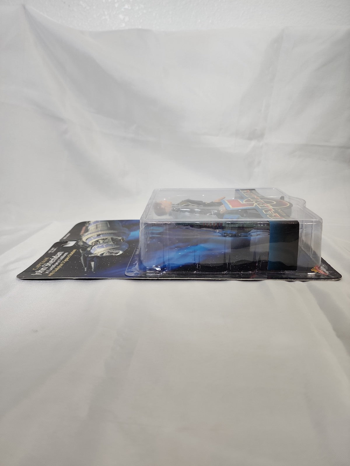 Babylon 5 Captain John Sheridan Action Figure 1997 Exclusive Premiere, A-032