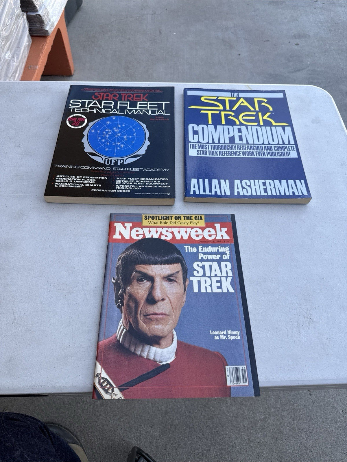 Lot of 3 Assorted Star Trek Memorabilia - Compendium, Manual & Spok BR-A040