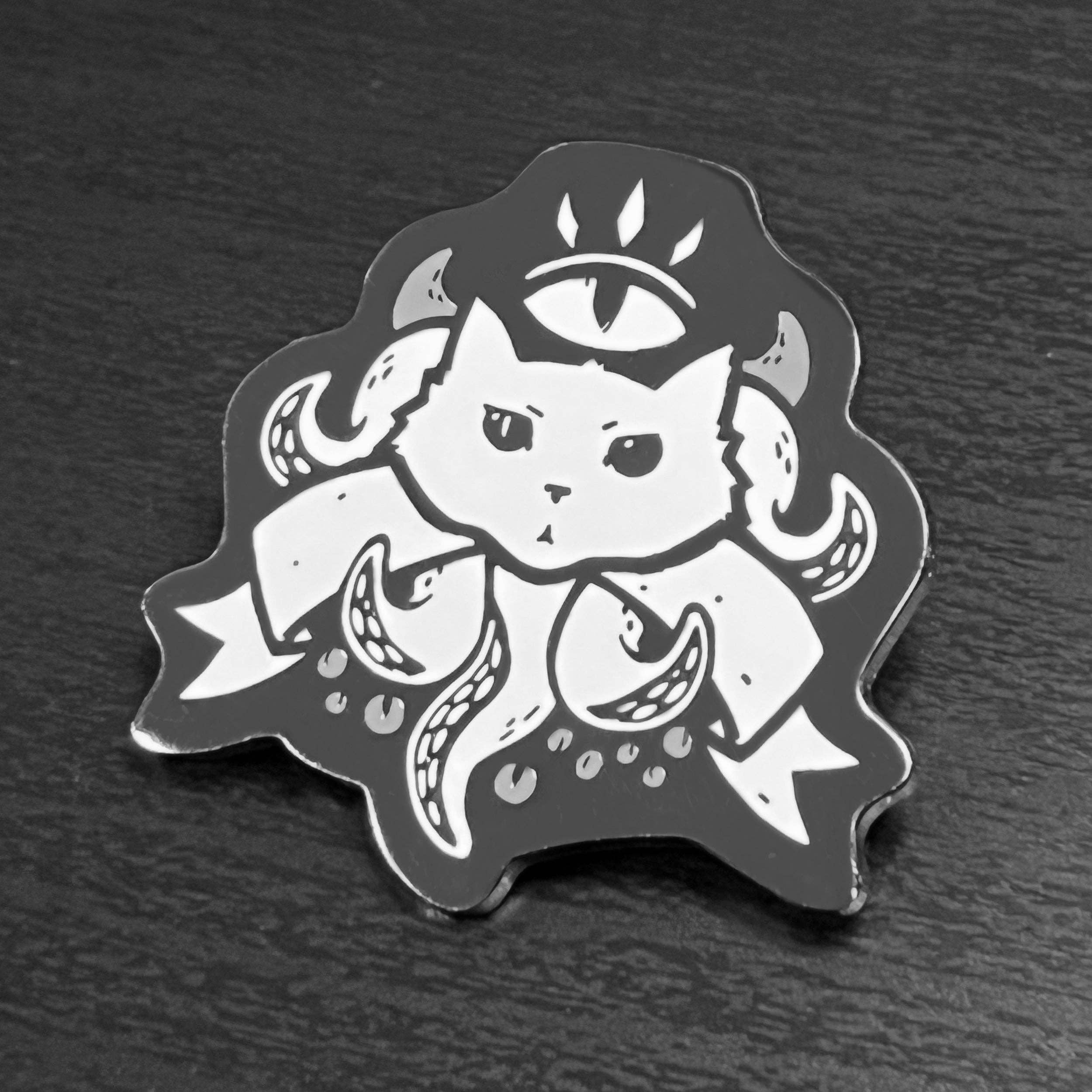 Pin de esmalte de brujo