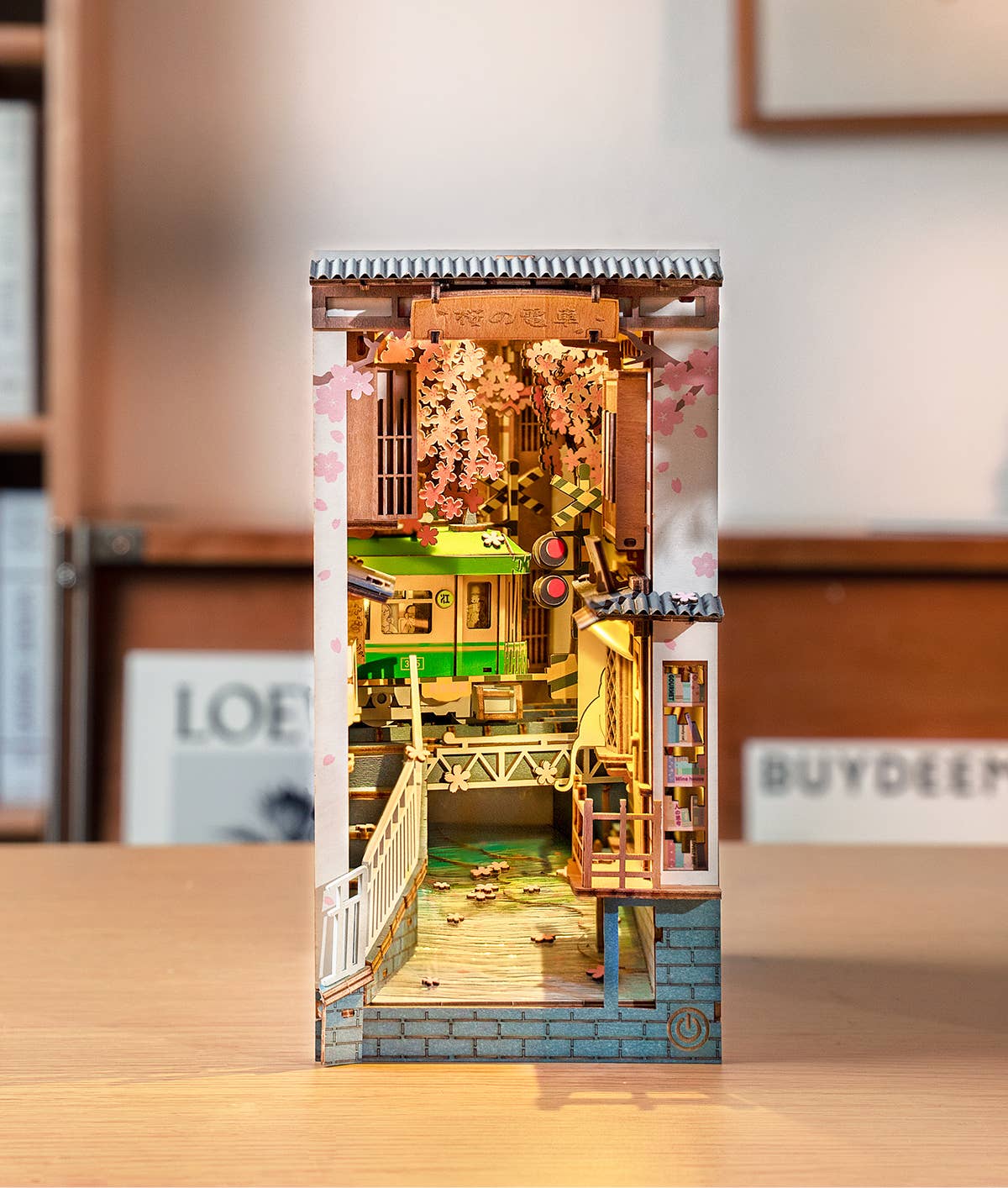 Robotime DIY House Sakura Densya Book Nook TGB01 Rompecabezas