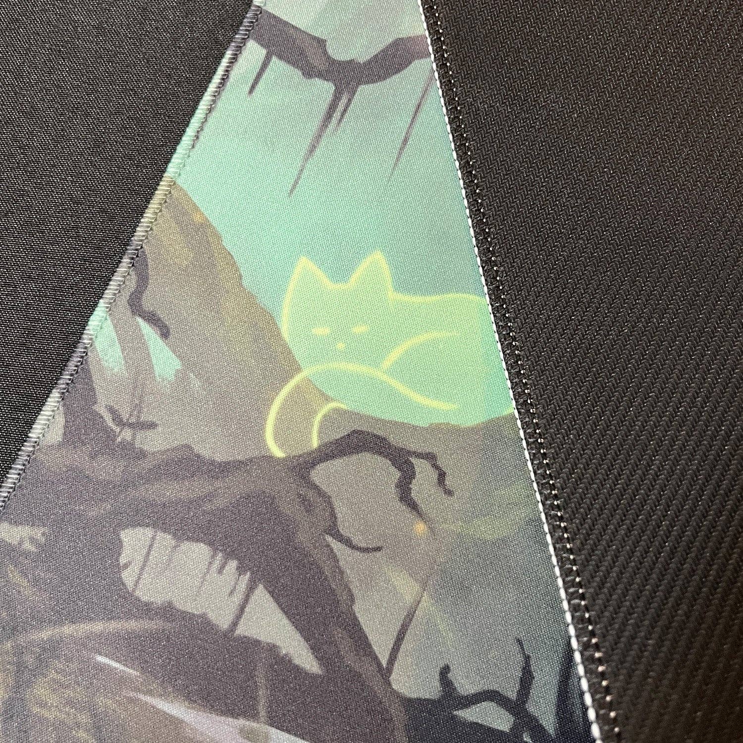 Tapete de juego del pantano de Caverns & Calicos Mana Cats