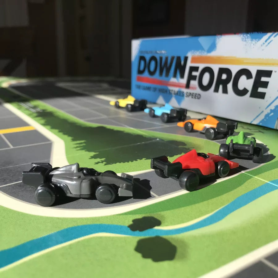 Downforce de Wolfgang Kramer: El juego de la velocidad de alto riesgo