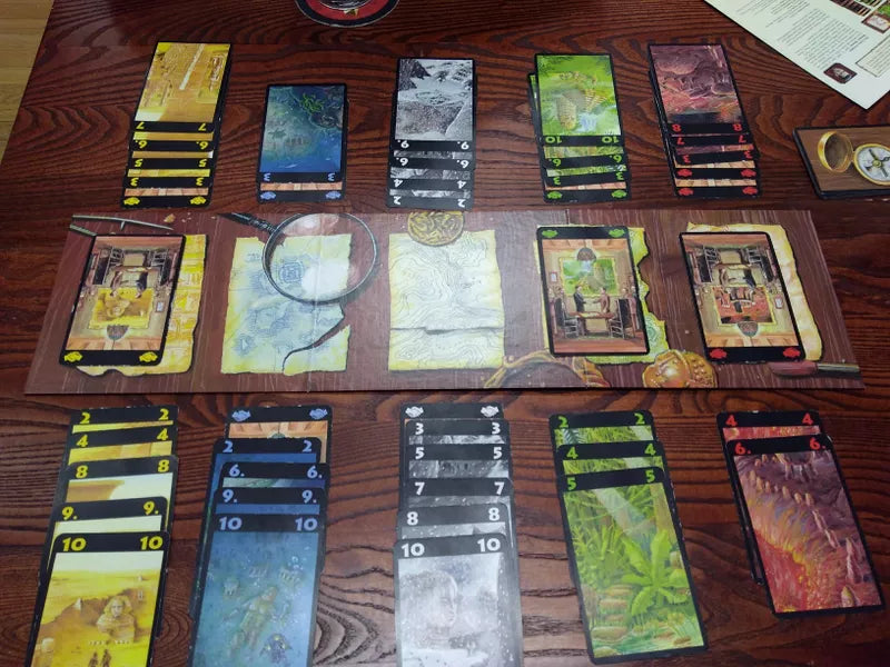 Juego de cartas Ciudades Perdidas con la 6.ª expedición