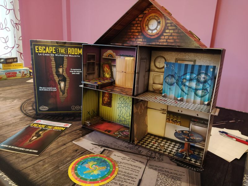 Escape The Room: Cursed Dollhouse