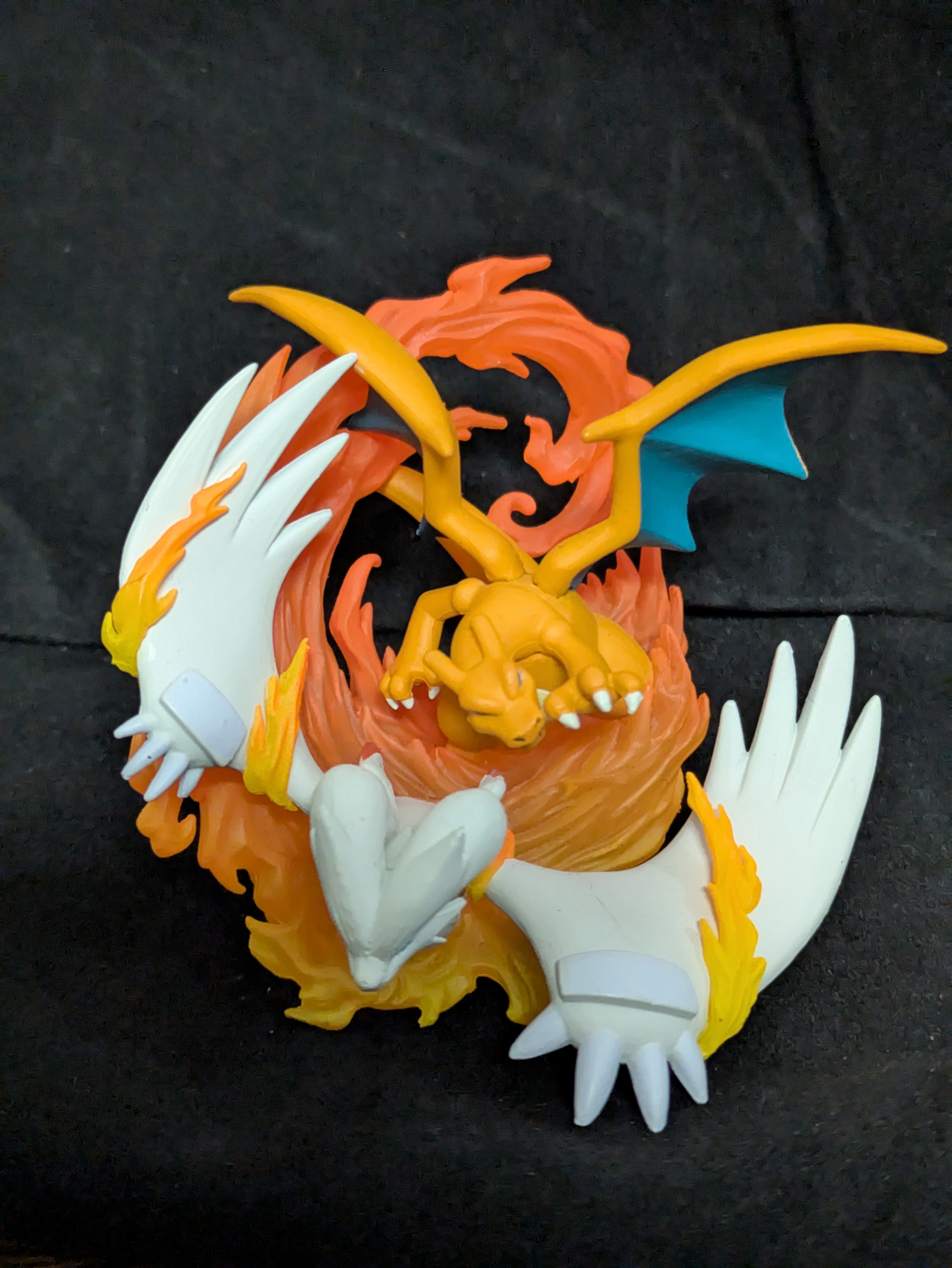 Pokémon Official Figure Collection: Reshiram & Charizard
