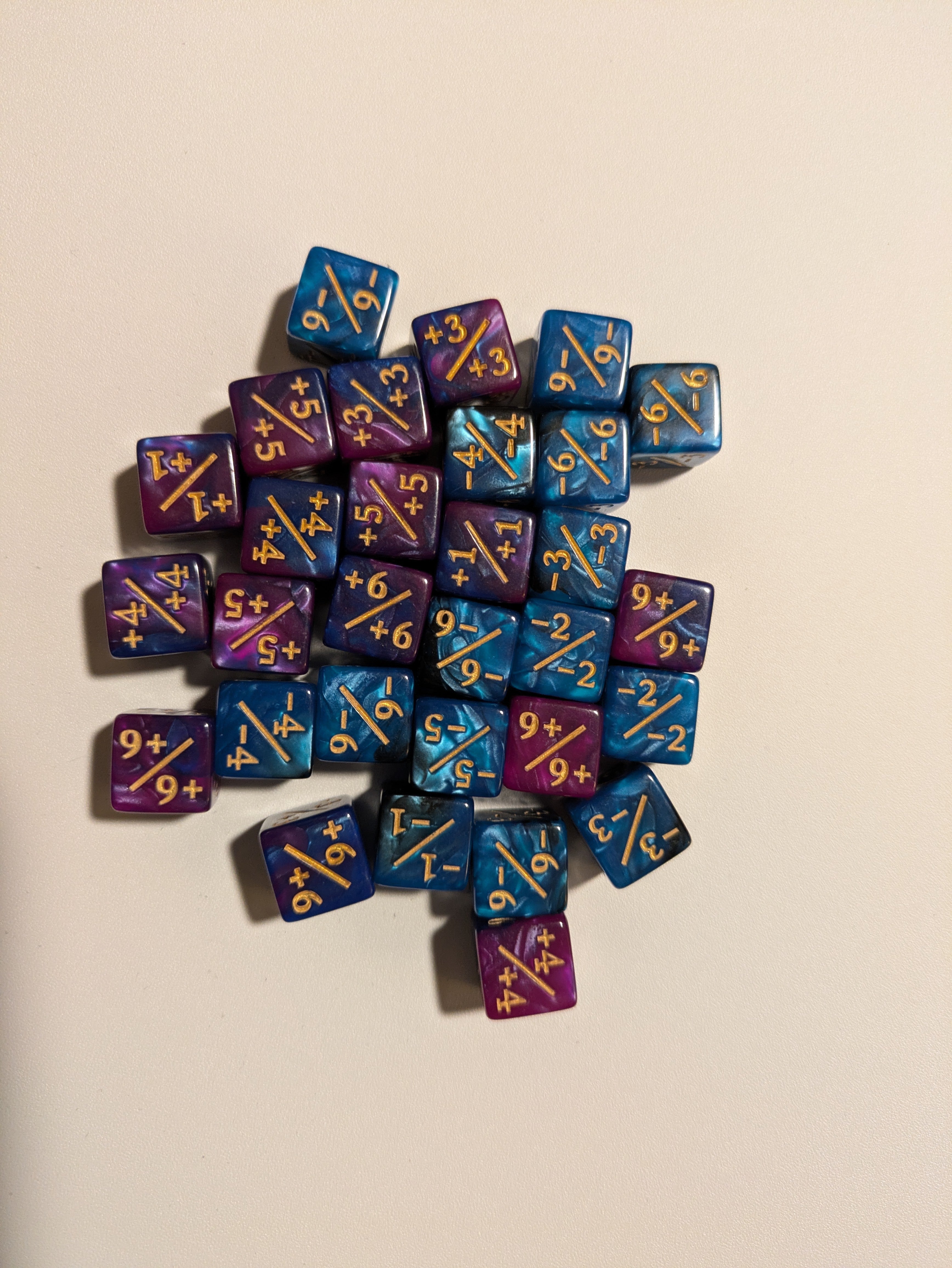 Magic the Gathering: +1/-1 Dice, 12 mm, set of 30
