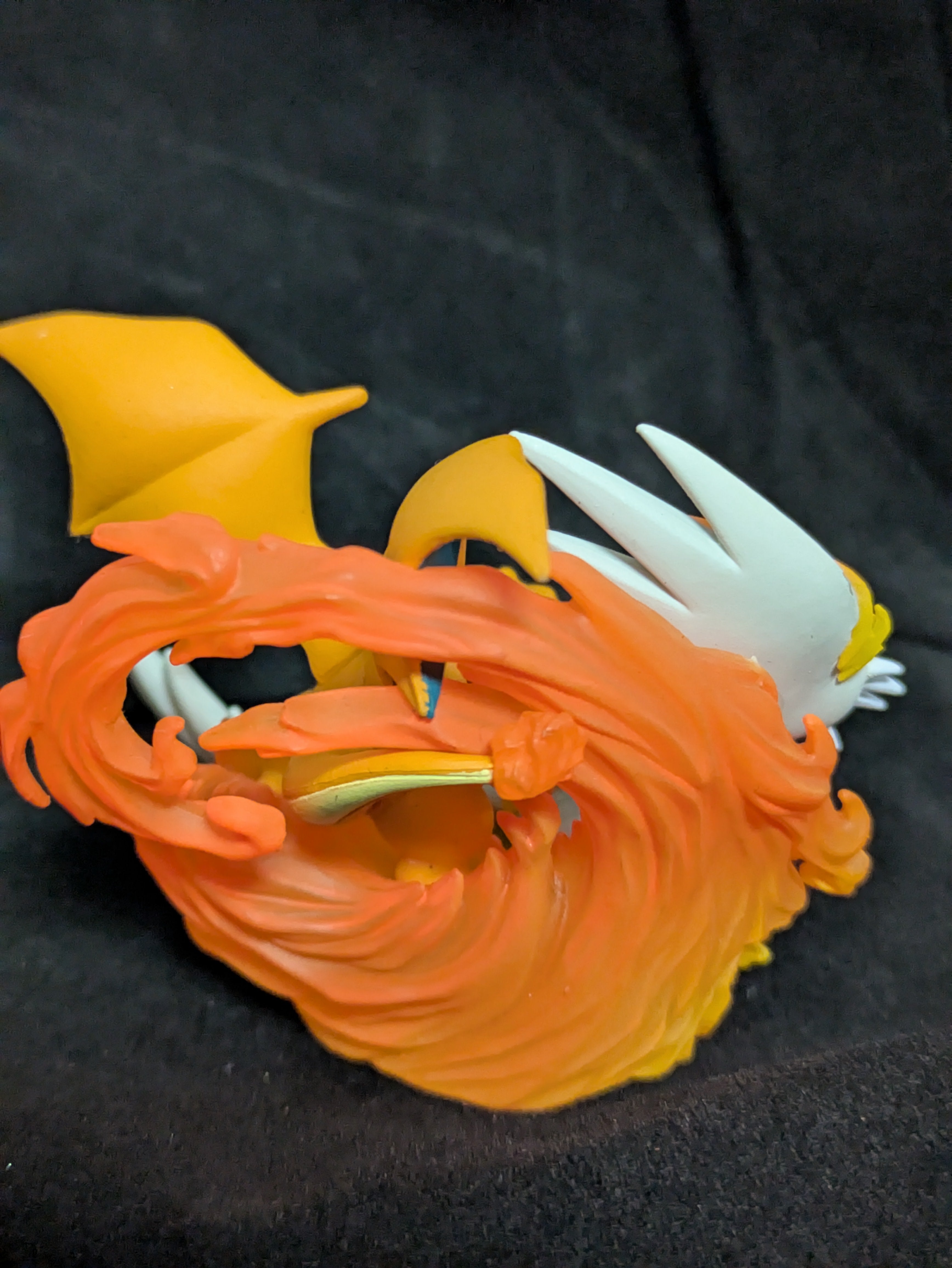 Pokémon Official Figure Collection: Reshiram & Charizard