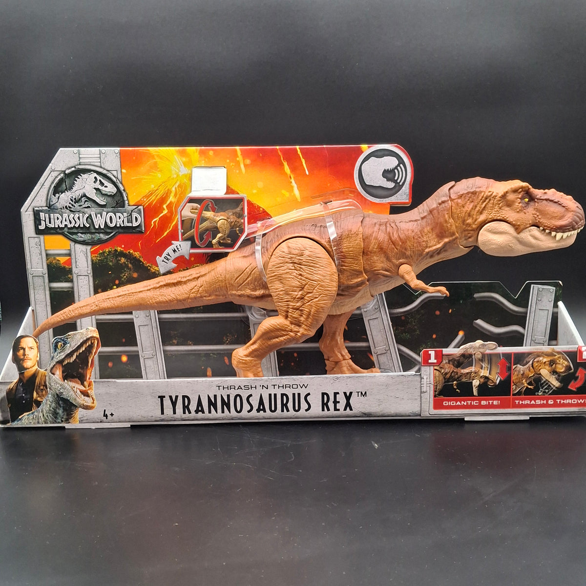 Jurassic World: Thrash N Throw Tyrannosaurus Rex - Dinosaur Figure