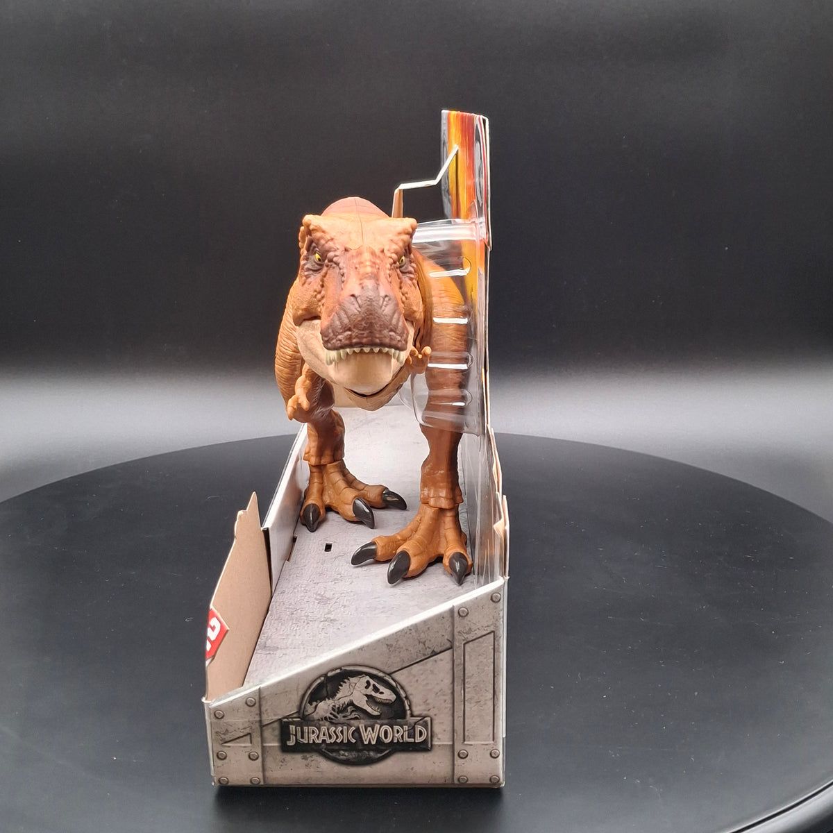 Jurassic World: Thrash N Throw Tyrannosaurus Rex - Dinosaur Figure