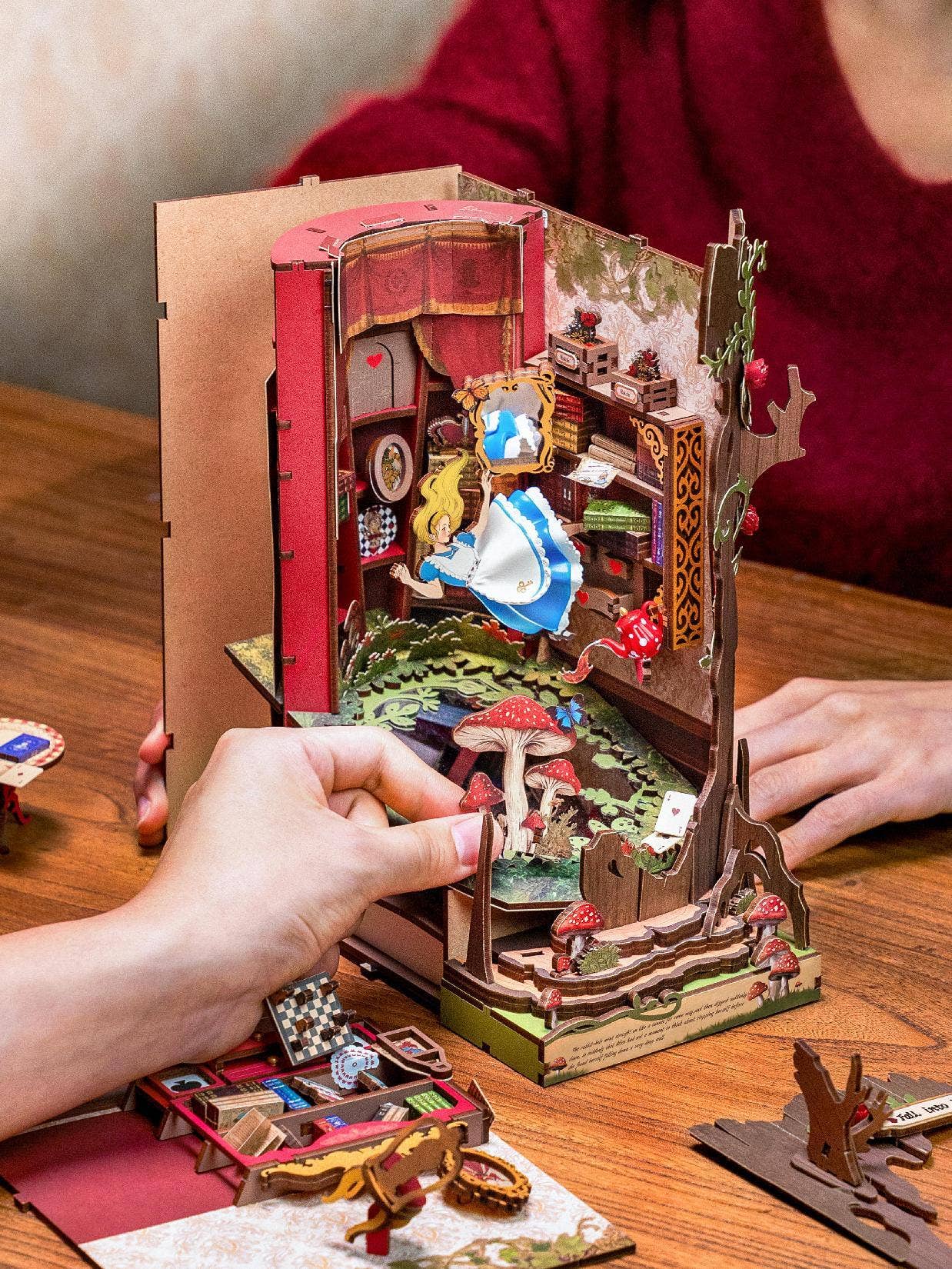 Rolife Fall into Wonder DIY BooK&Nook