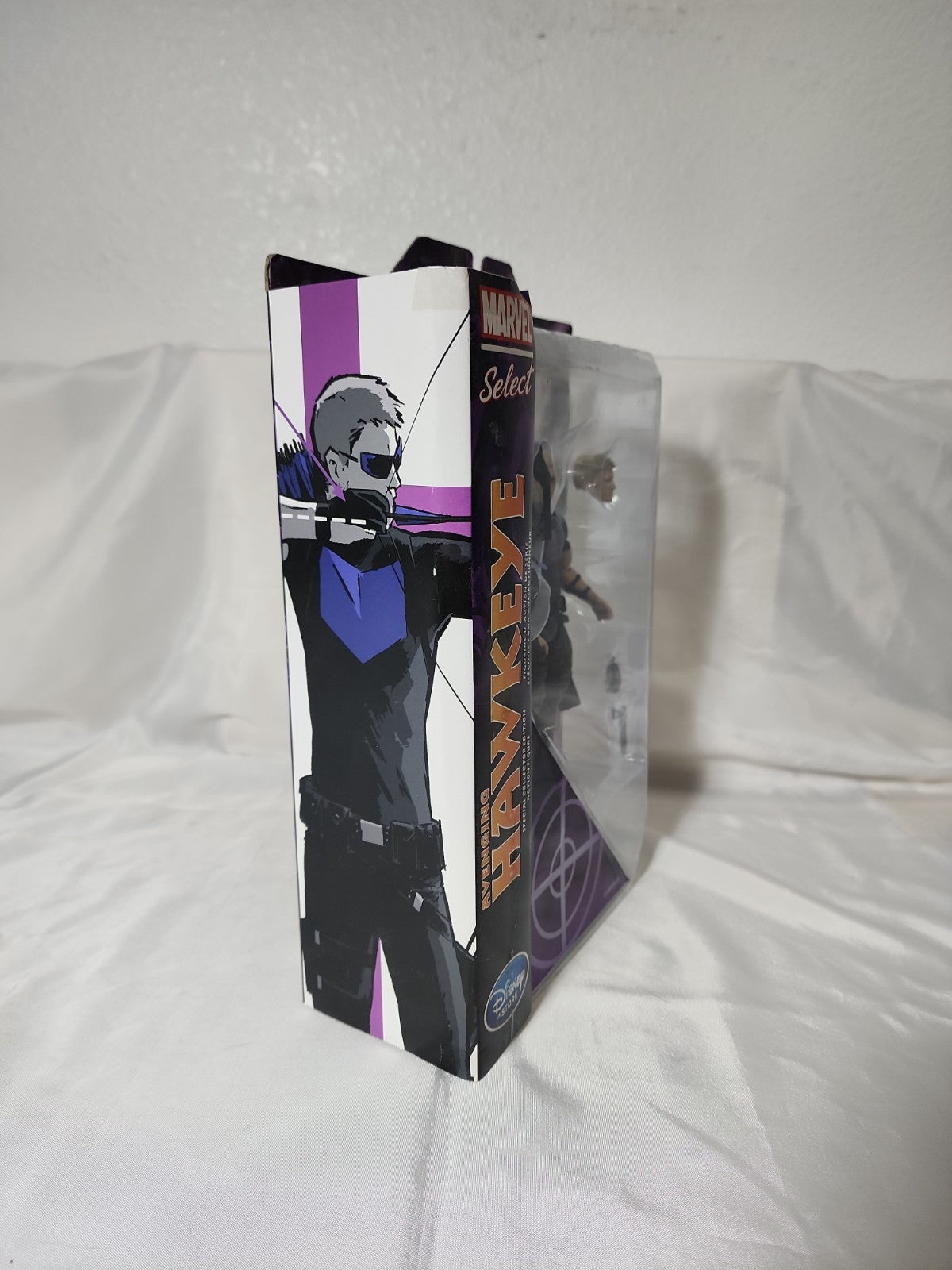 Marvel Hawkeye with Lucky Dog Disney Store Excl. Figure Diamond Select,JJ-B-033