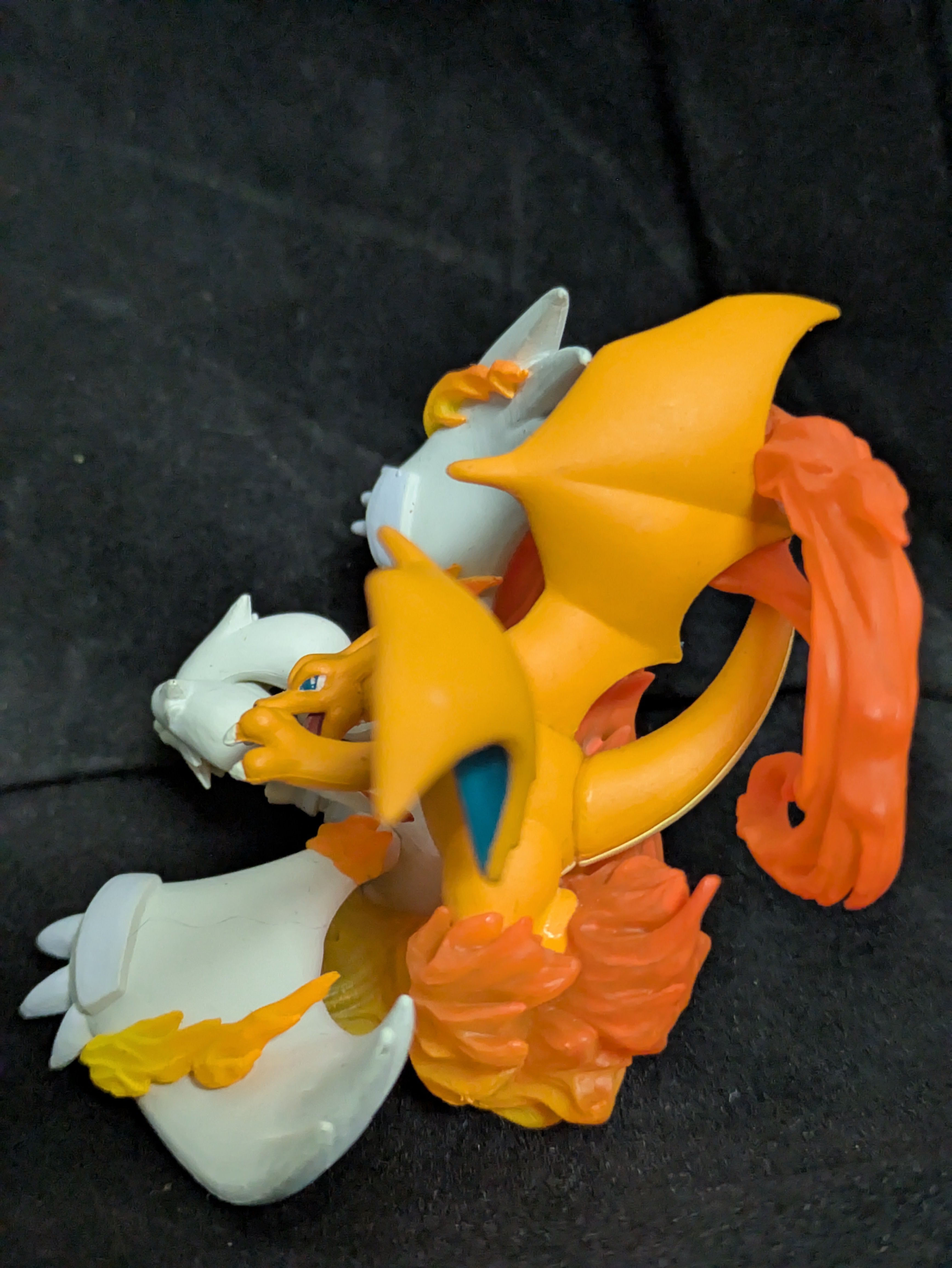 Pokémon Official Figure Collection: Reshiram & Charizard
