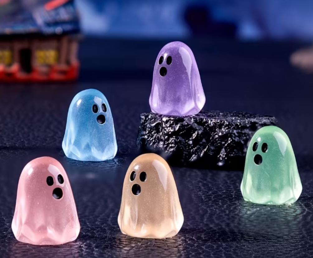 Magic The Gathering: Spirit Token Miniature (Random Style)